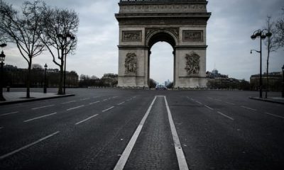 Les Champs-Elysées vides lors du premier confinement le 17 mars 2021